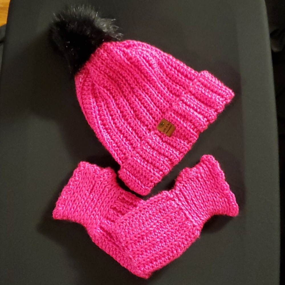 Childs hat & mittens